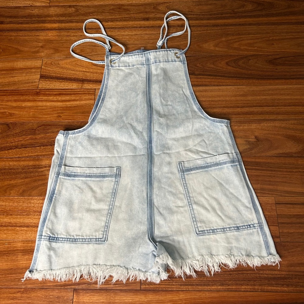 Aerie Light Wash Denim relaxed Shortalls Frayed Hem Adjustable Straps M - Picture 1 of 9